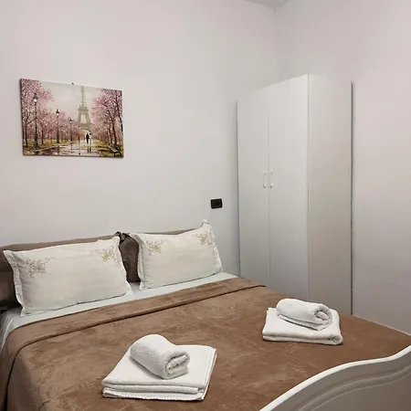 Economy With Balcony Sofia 招待所 *